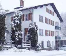 Cottage con la neve